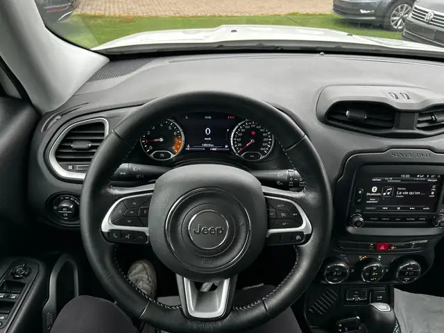 Jeep Renegade view 13