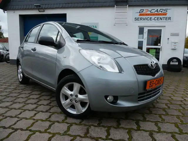 Toyota Yaris 1,3-l-VVT-i #1.HAND#ERST 100TKM#TÜV+AU NEU