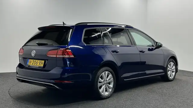 Volkswagen Golf view 2
