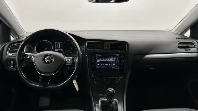 Volkswagen Golf view 3