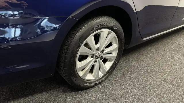Volkswagen Golf view 13