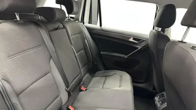 Volkswagen Golf view 5