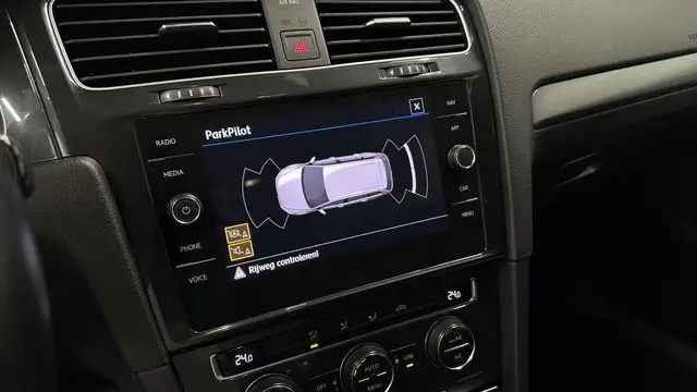 Volkswagen Golf view 8