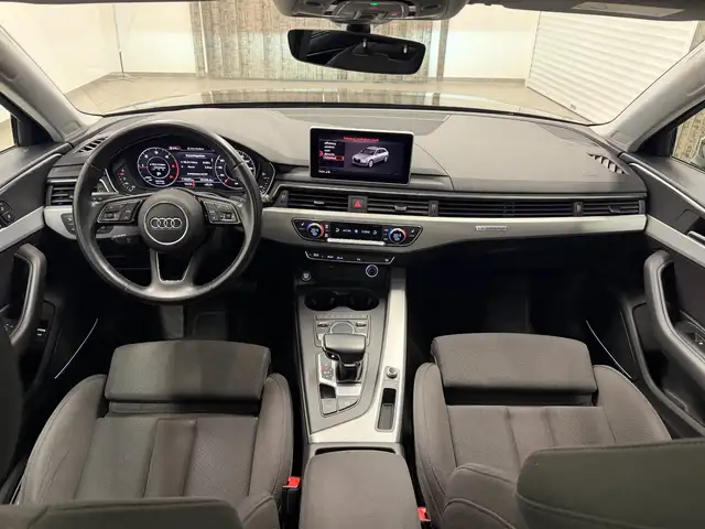Audi A4 view 13