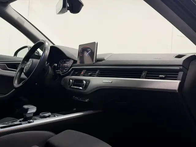 Audi A4 view 28