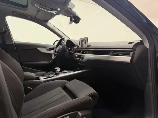 Audi A4 view 27
