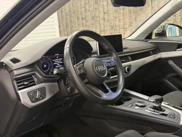 Audi A4 view 9