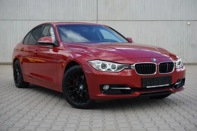 BMW 328 i Limousine Pano Xenon PDC SHZ Freisprech