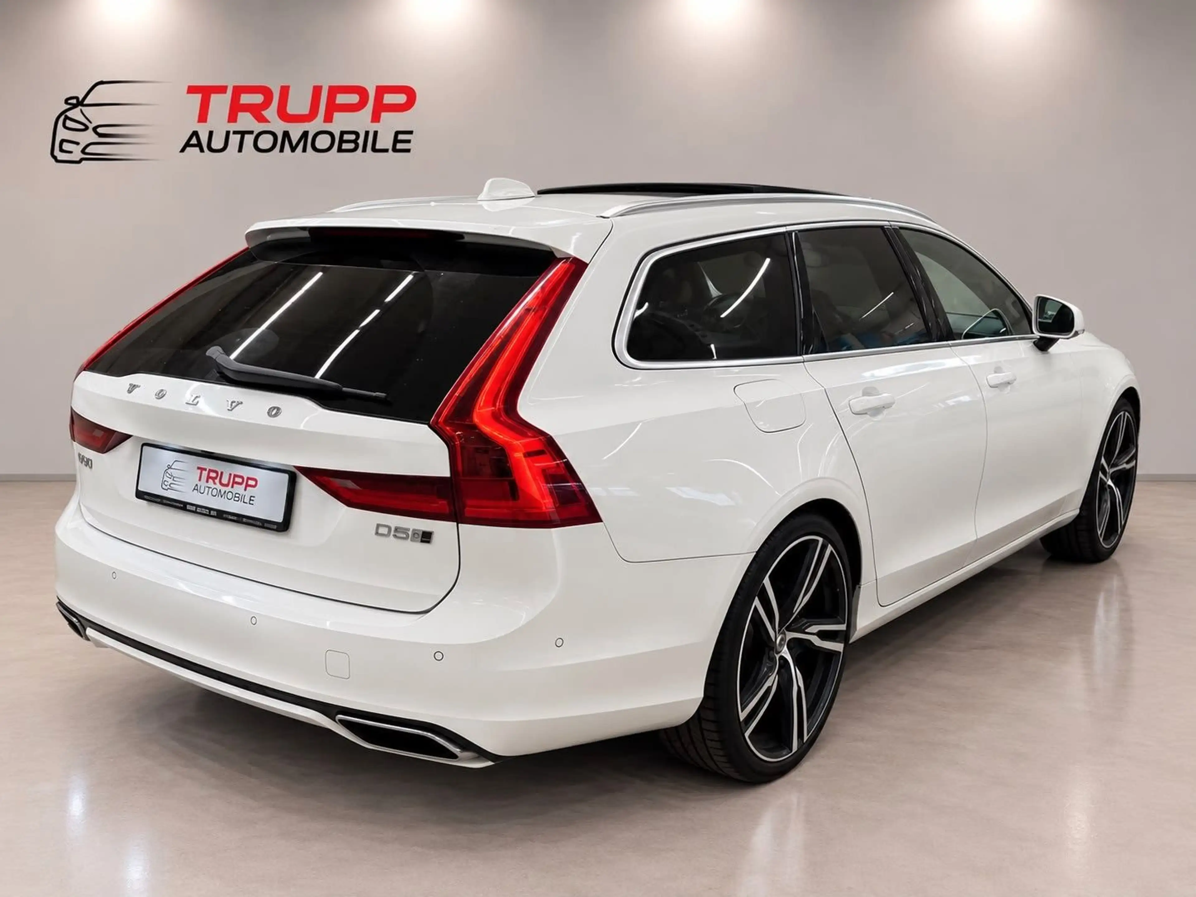 Volvo V90 R Design AWD/PANO/R-Kamera/HUD/Xenium/SHZ — photo 2
