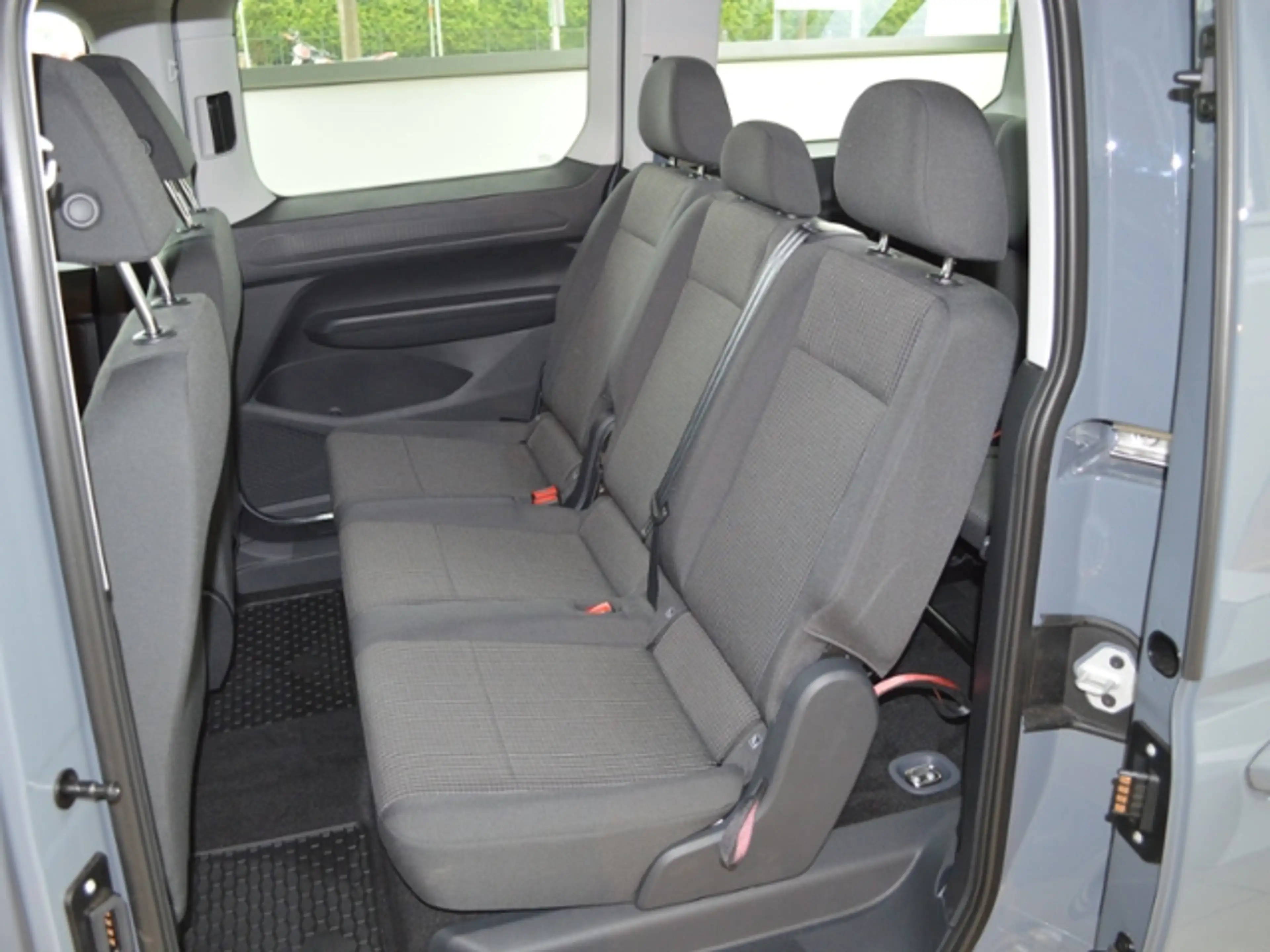 Volkswagen Caddy 2.0 TDI 7-SITZER KAMERA APP C. SHZ KLIMA — photo 6