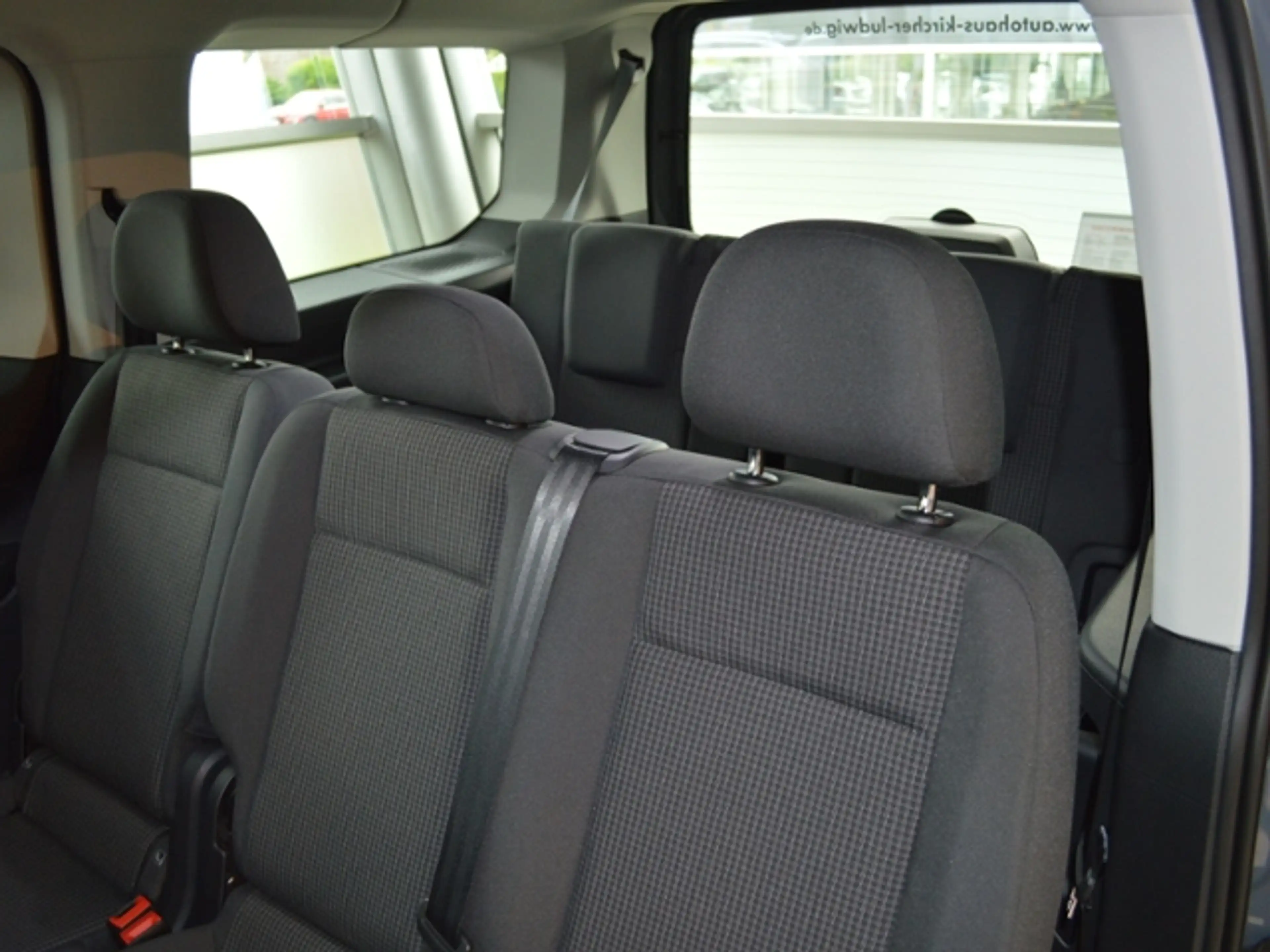 Volkswagen Caddy 2.0 TDI 7-SITZER KAMERA APP C. SHZ KLIMA — photo 9