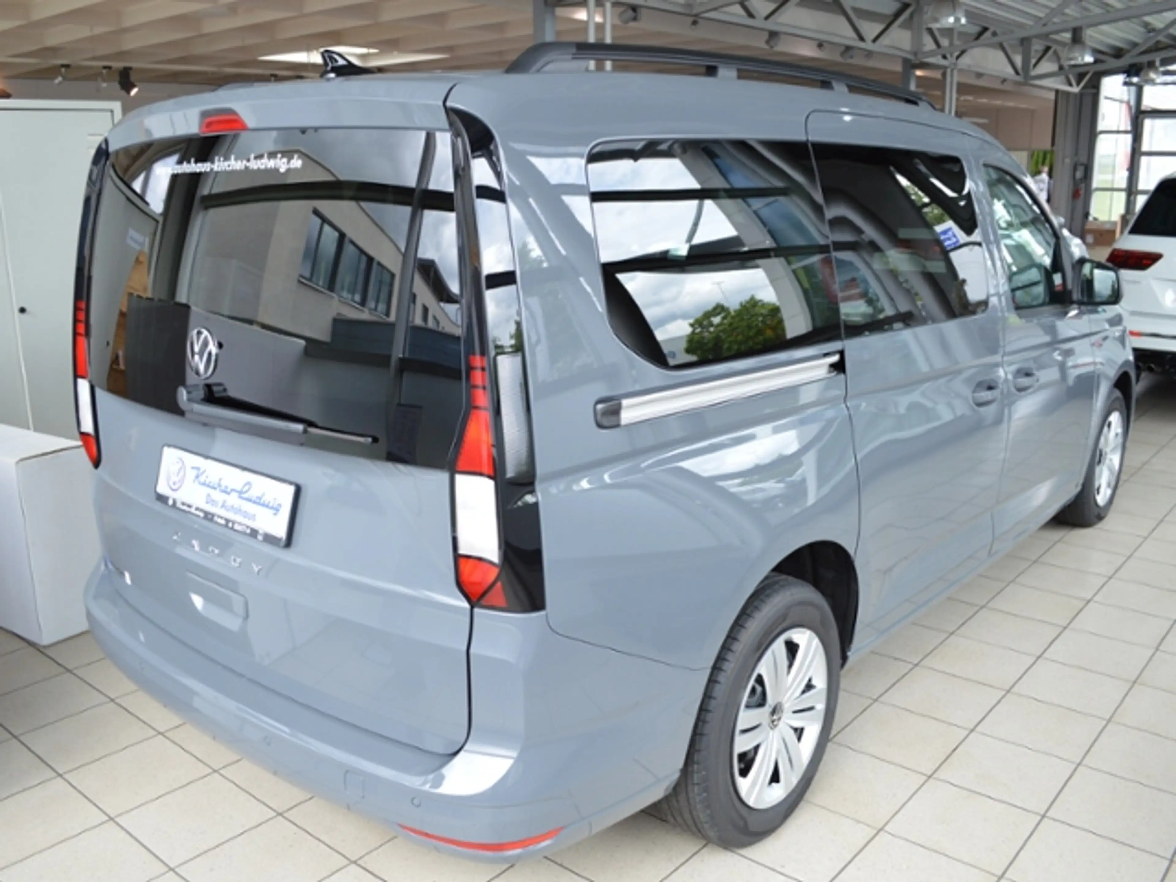 Volkswagen Caddy 2.0 TDI 7-SITZER KAMERA APP C. SHZ KLIMA — photo 4