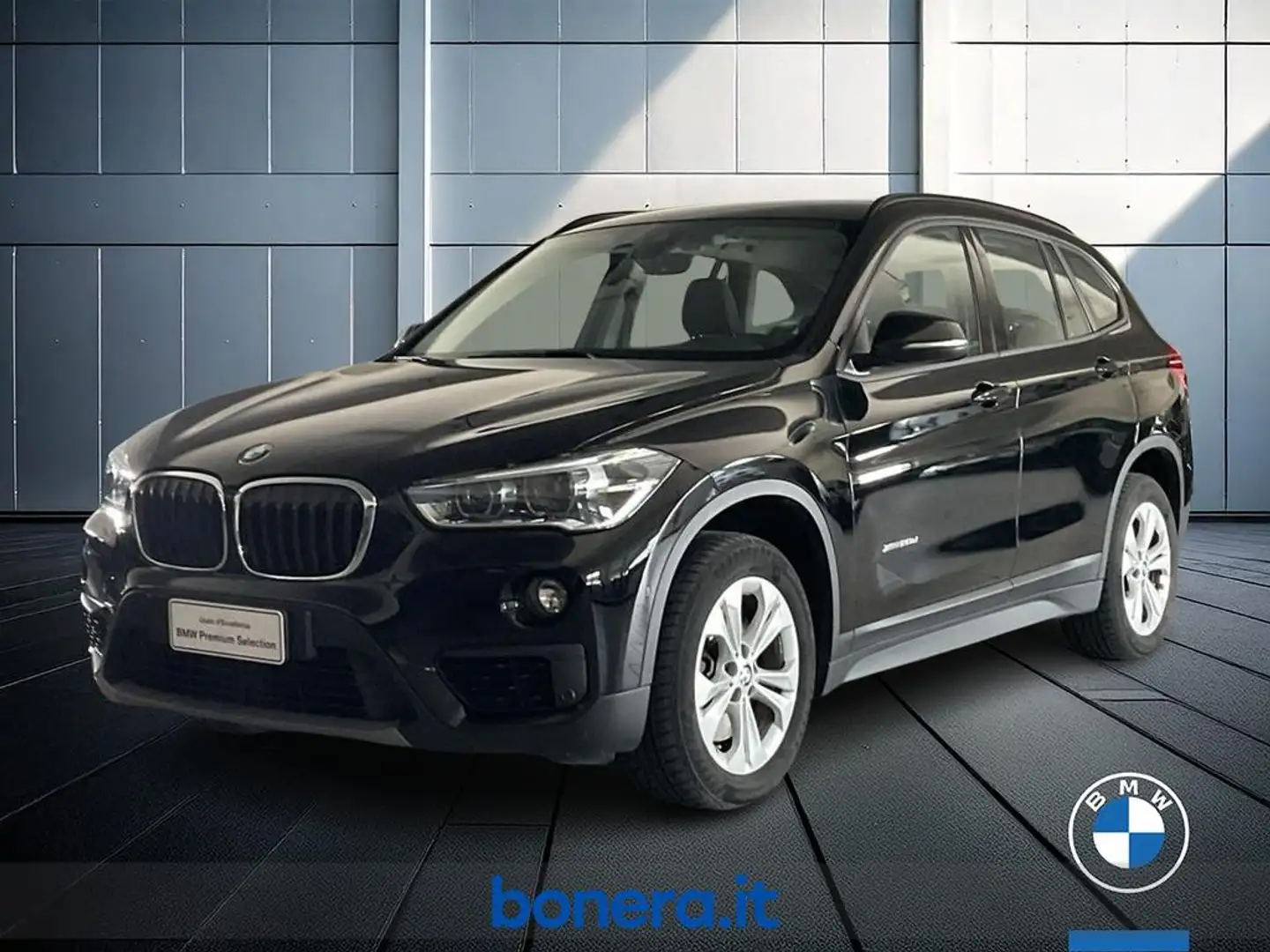 BMW X1 xdrive20d Business Zwart - 1