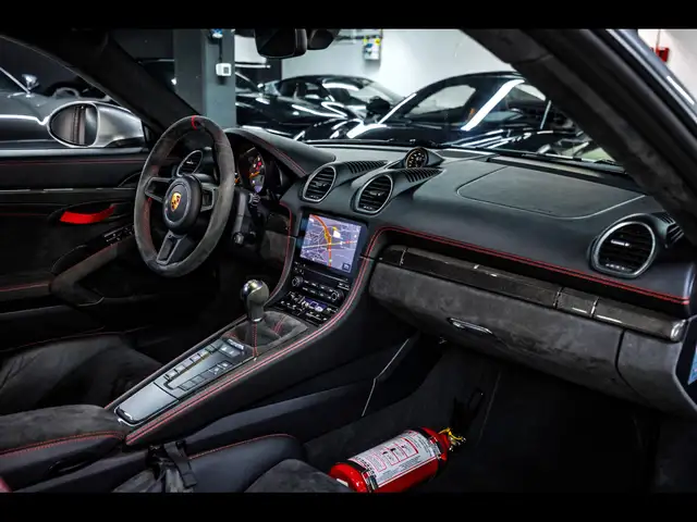 Porsche 718 Cayman view 12