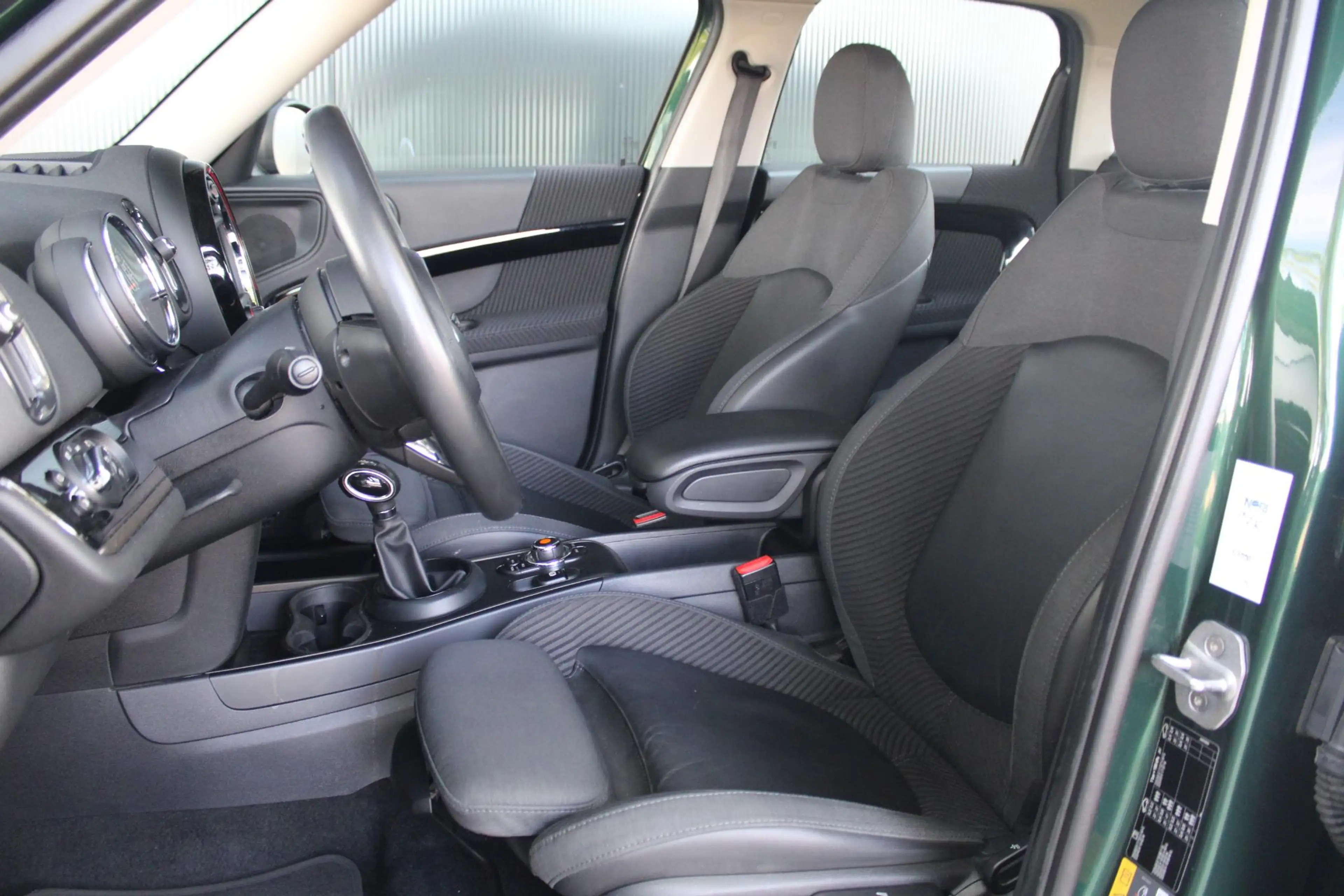 MINI Cooper SE Countryman 1.5 ALL4 Salt | Keyless | Navi. | DAB | Black Pack — photo 4