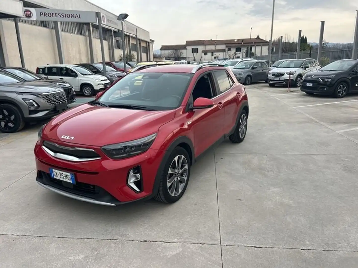 Kia Stonic 1.0 t-gdi mhev GT Line s/Techno Pack 100cv imt Червоний - 1