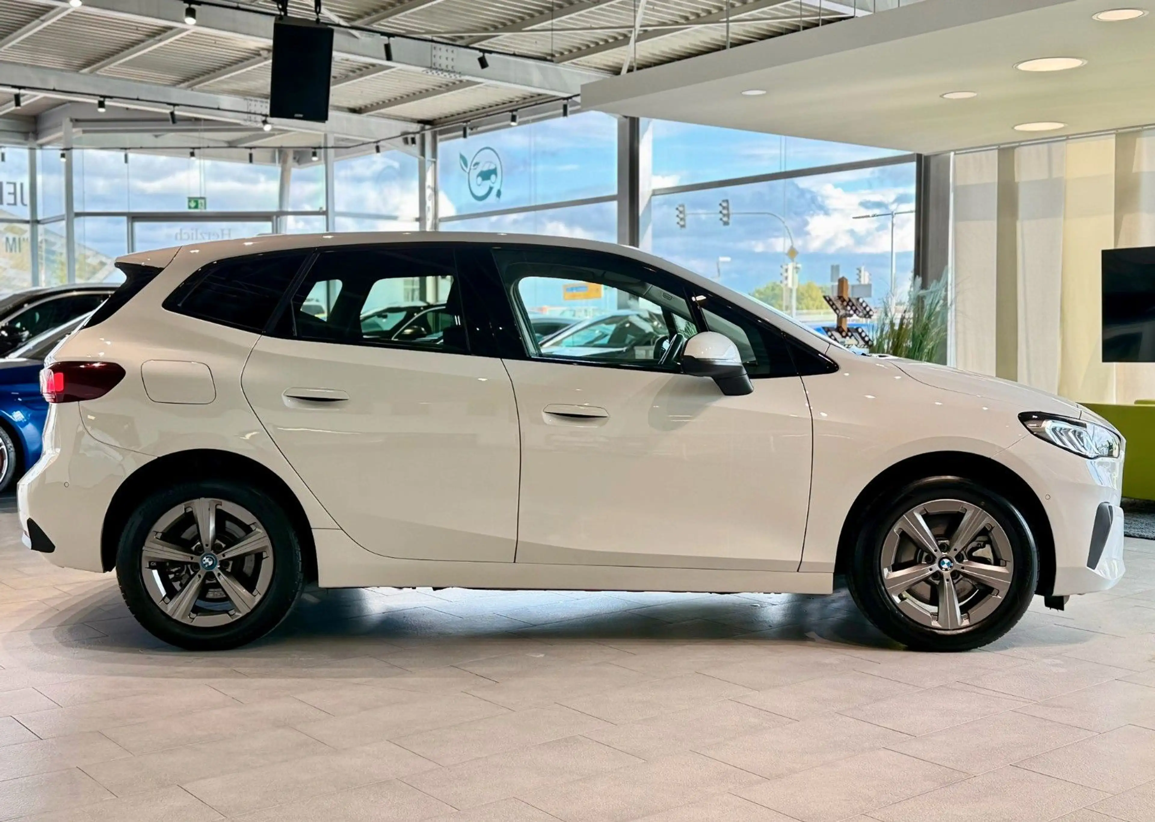 BMW 230 e Active Tourer xDrive*AHK*Kamera*ACC* — photo 7