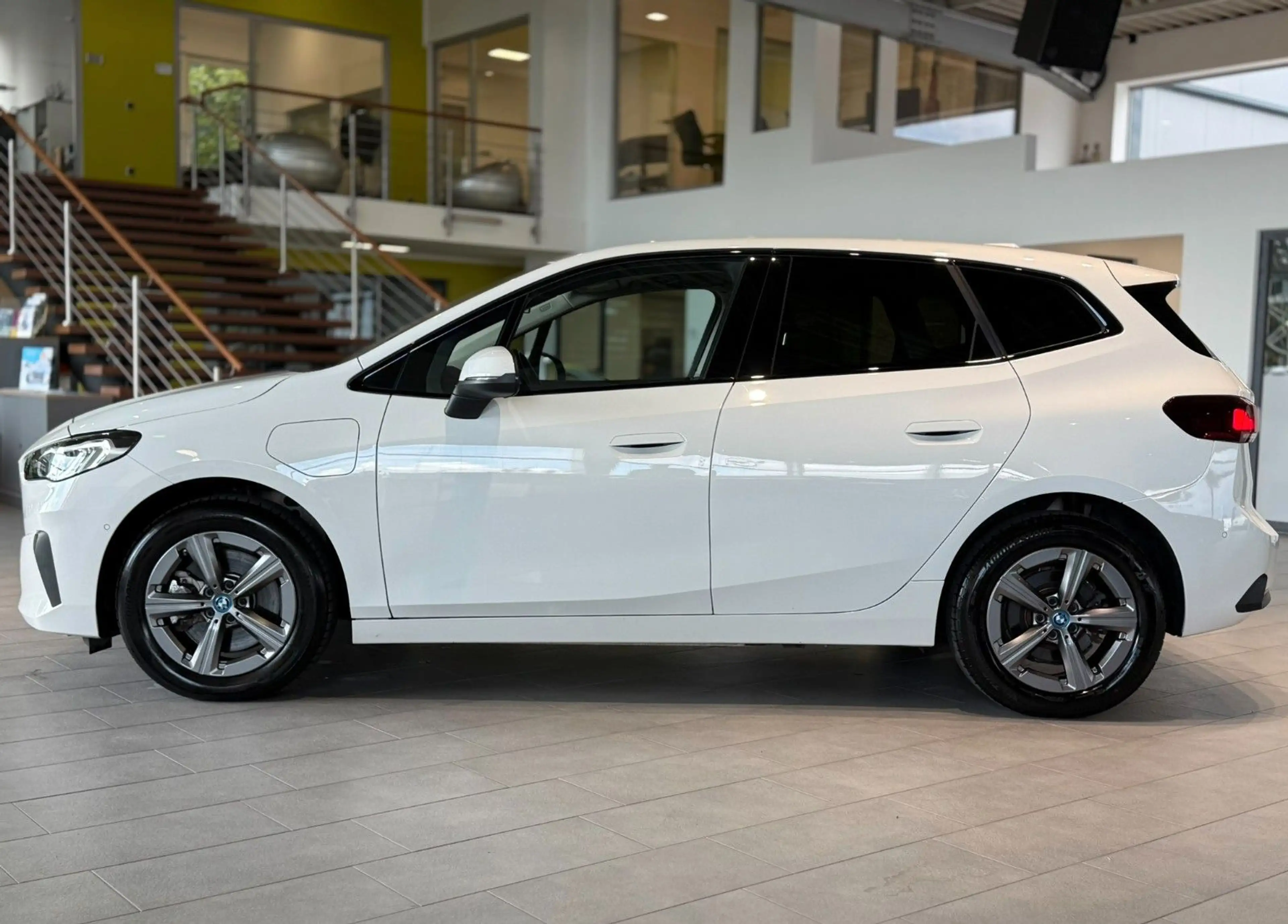 BMW 230 e Active Tourer xDrive*AHK*Kamera*ACC* — photo 3
