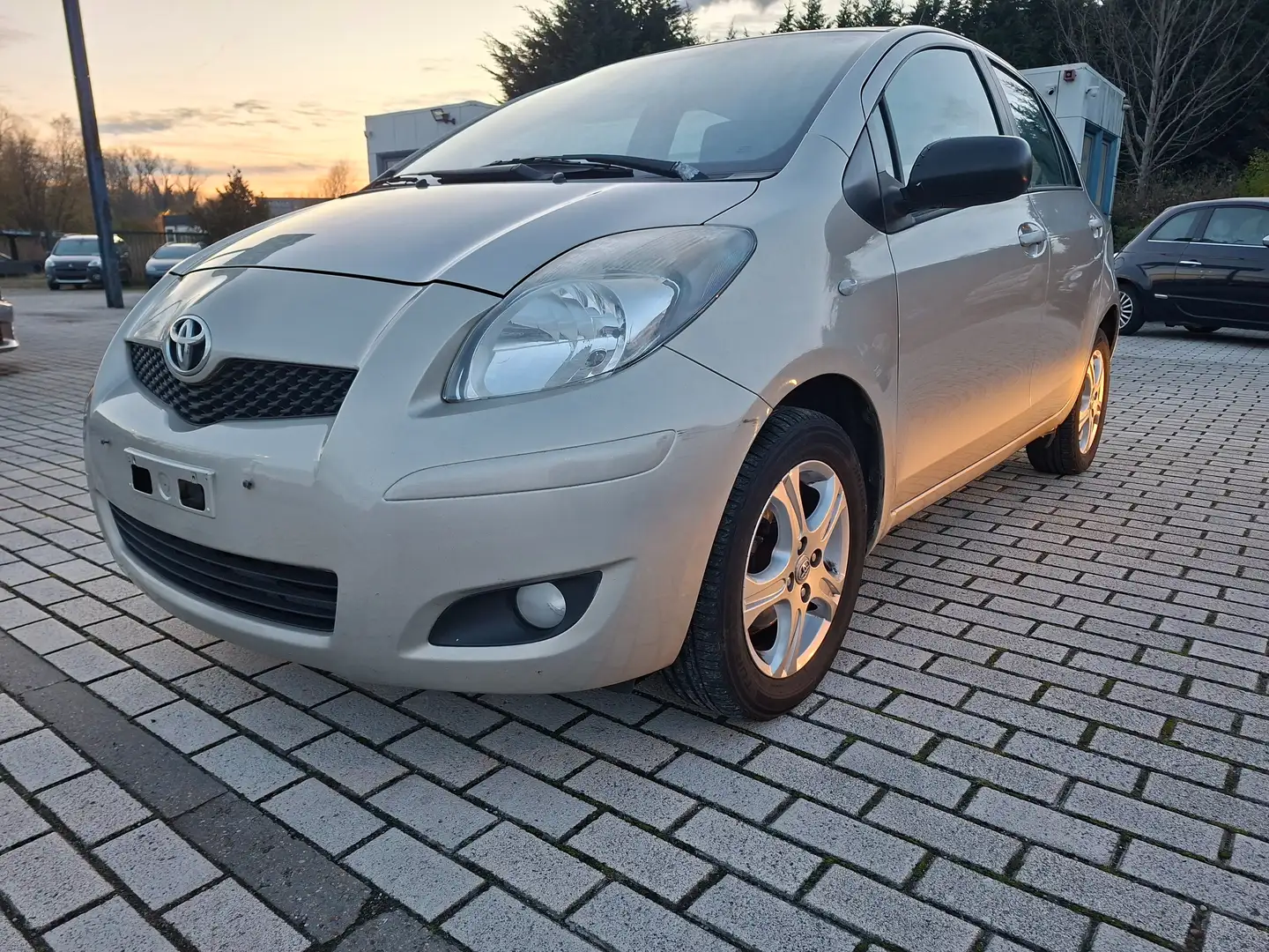 Toyota Yaris Yaris 1.3 VVT-i Cool | Airco | Bluethoot | Argent - 1