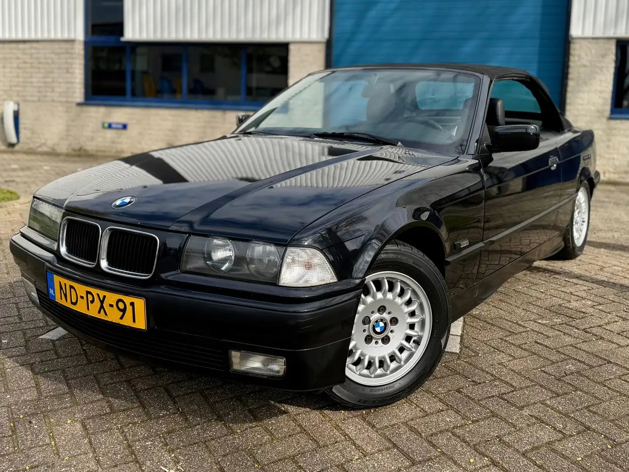 BMW 320 3-serie Cabrio 320i Executive, foto 2