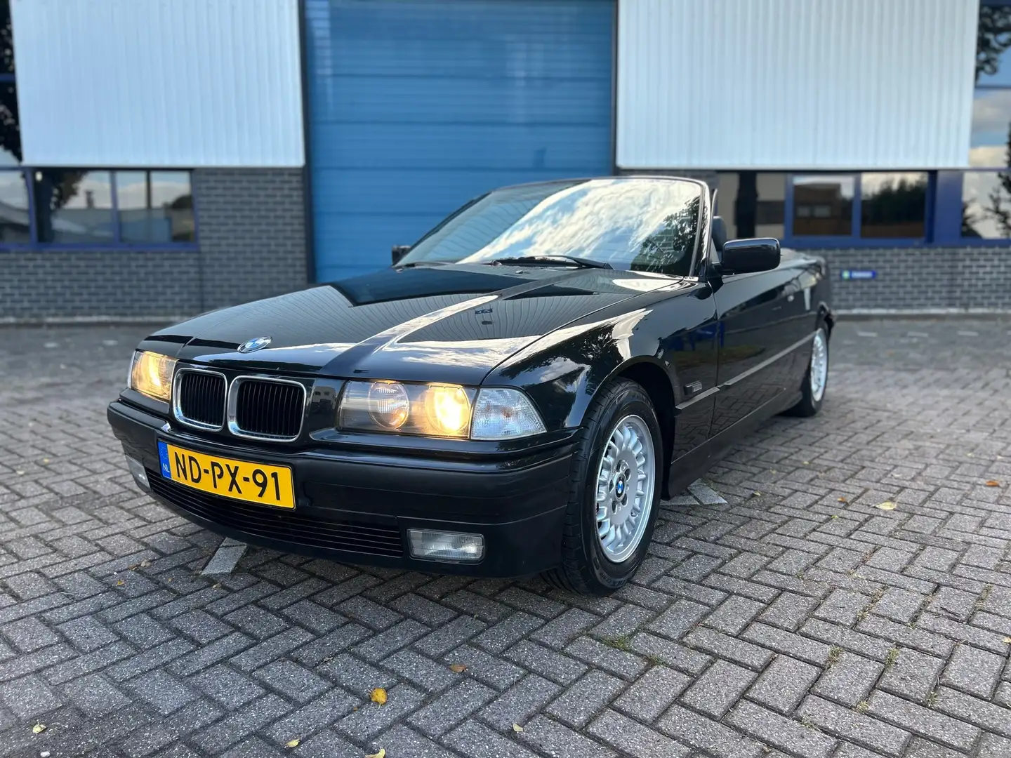 BMW 320 3-serie Cabrio 320i Executive Schwarz - 1