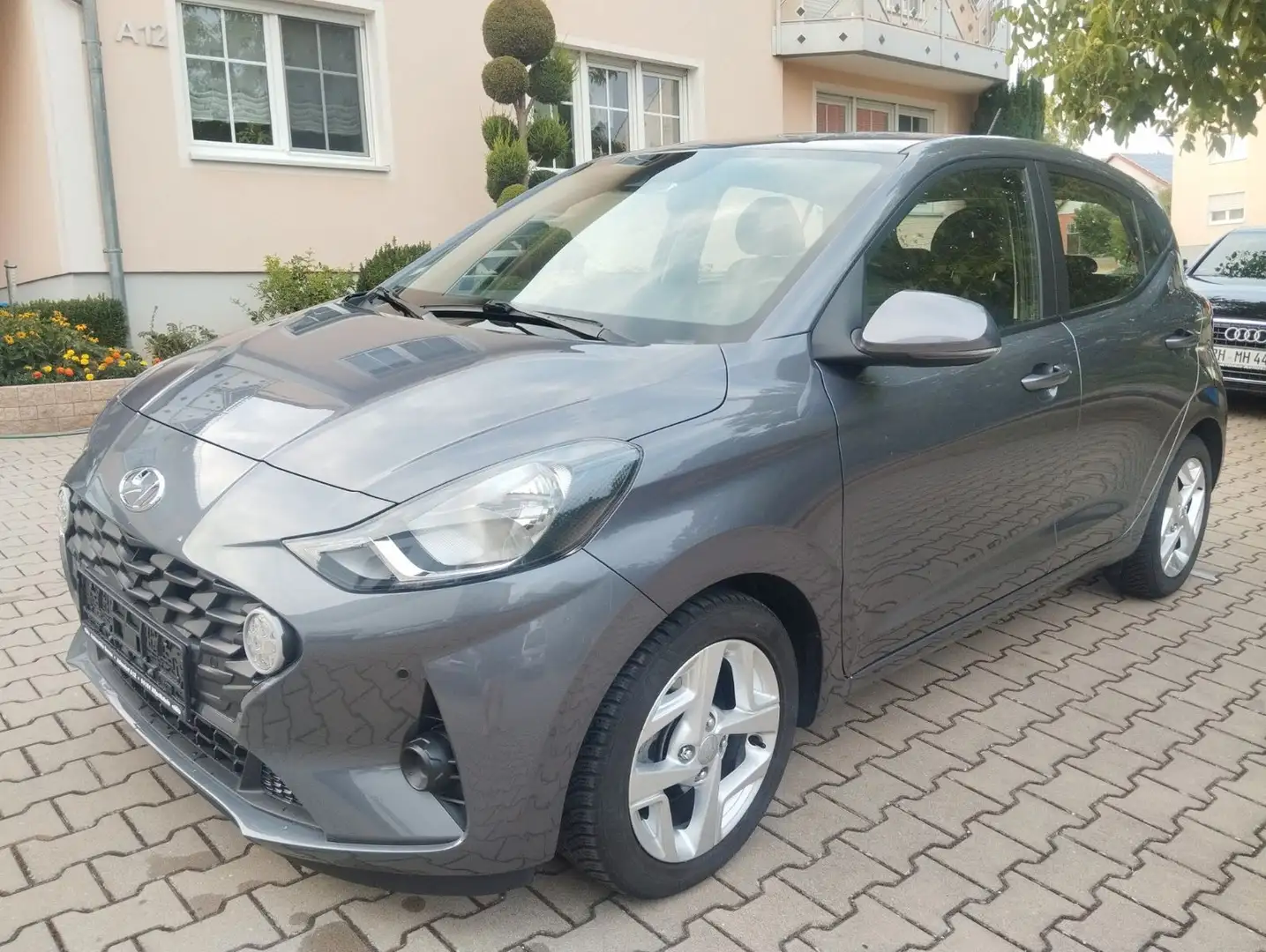 Hyundai i10 Trend, Navi über Android, PDC, Sitzheizung Grey - 1