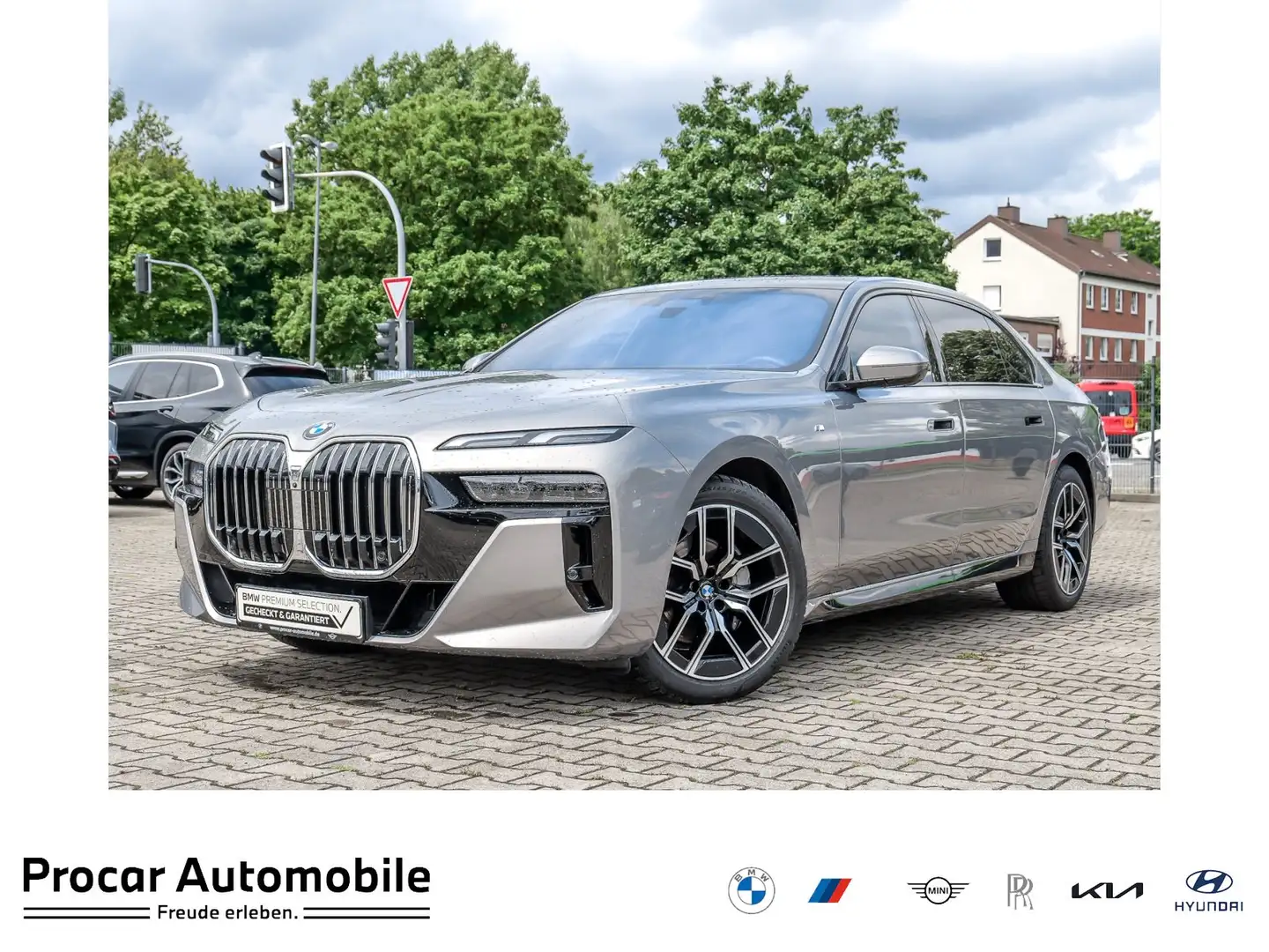 BMW 740 d xDrive Limousine M Sport Pano Sky Lounge Standhe Grau - 1
