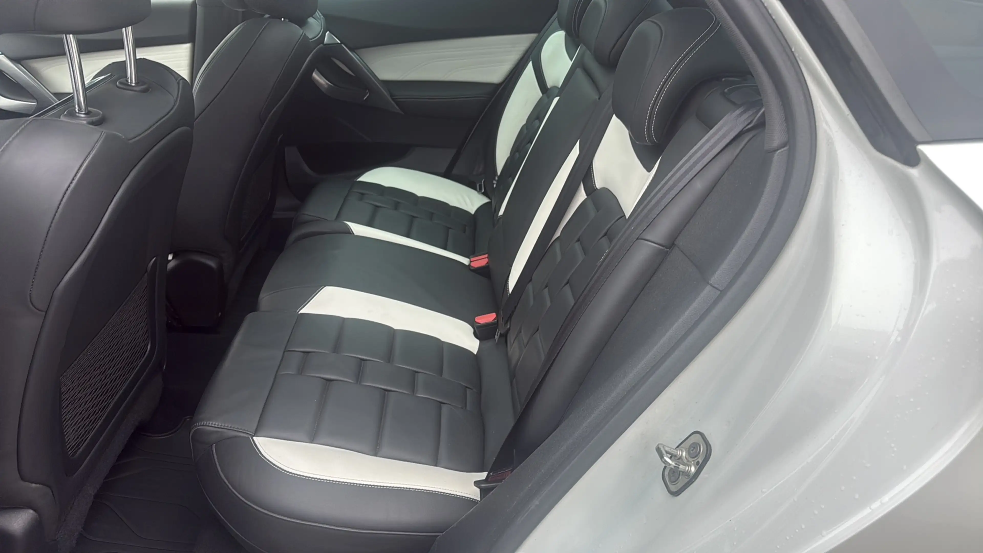 DS Automobiles DS 5 BlueHDi 180 EAT6 Denon Soundsystem — photo 9