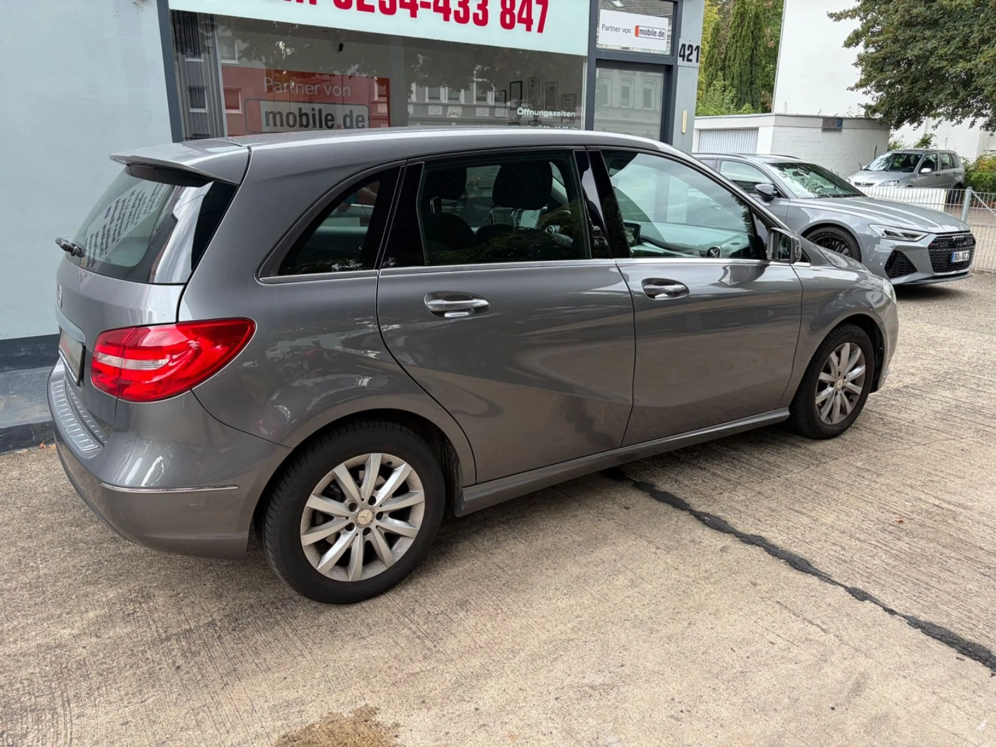 Mercedes-Benz B 180 +Navi+SHZ+Klima+Kamera+BT+LM+WR — photo 3