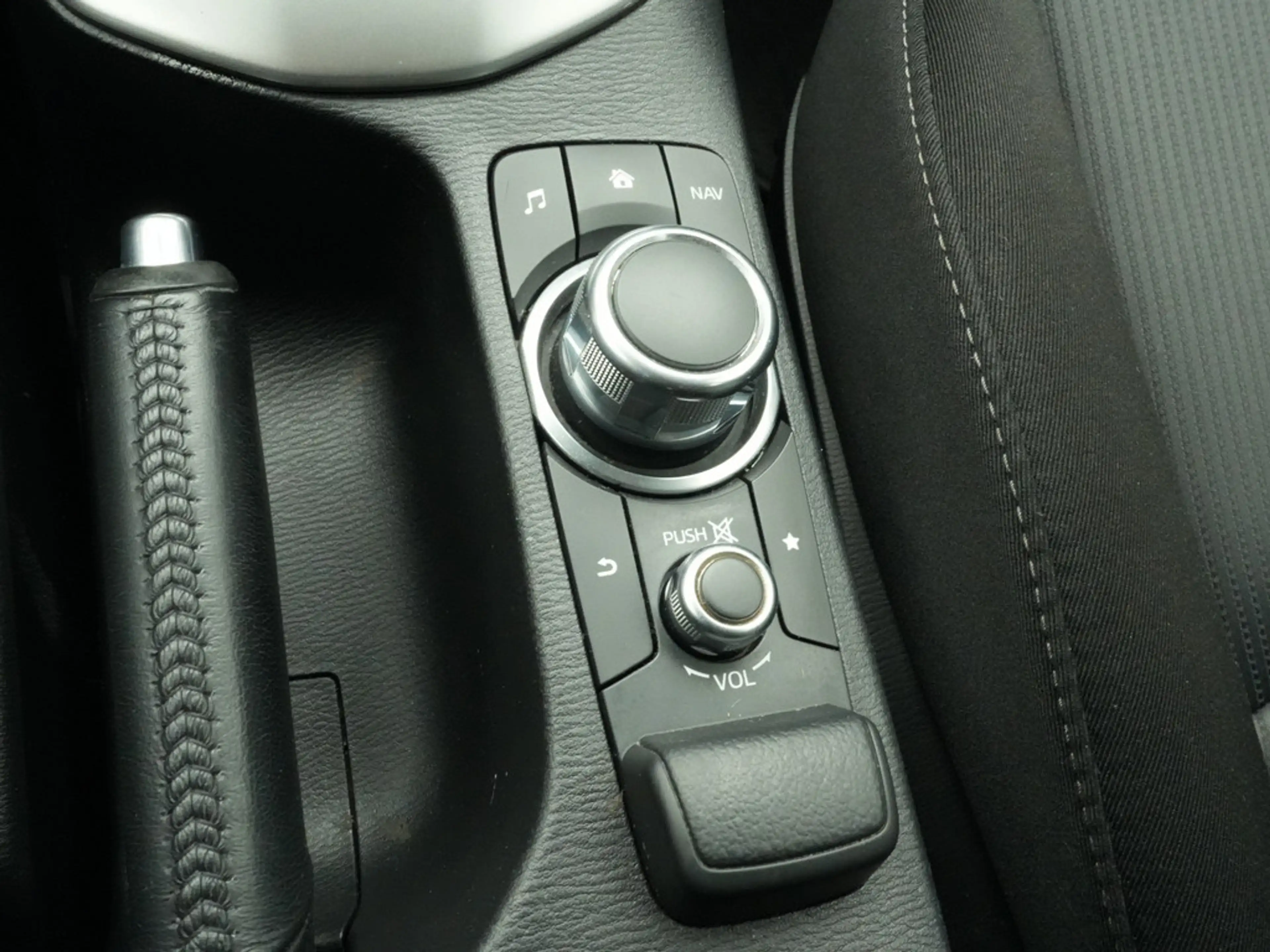Mazda CX-3 Exclusive-Line LED SHZ NAVI PDC — photo 14