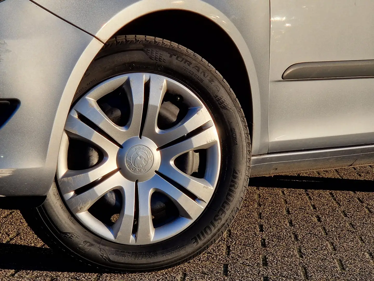 Skoda Fabia 1.2 TSI Arctic AIRCO/ NW APK/ TREKHAAK Grau - 2