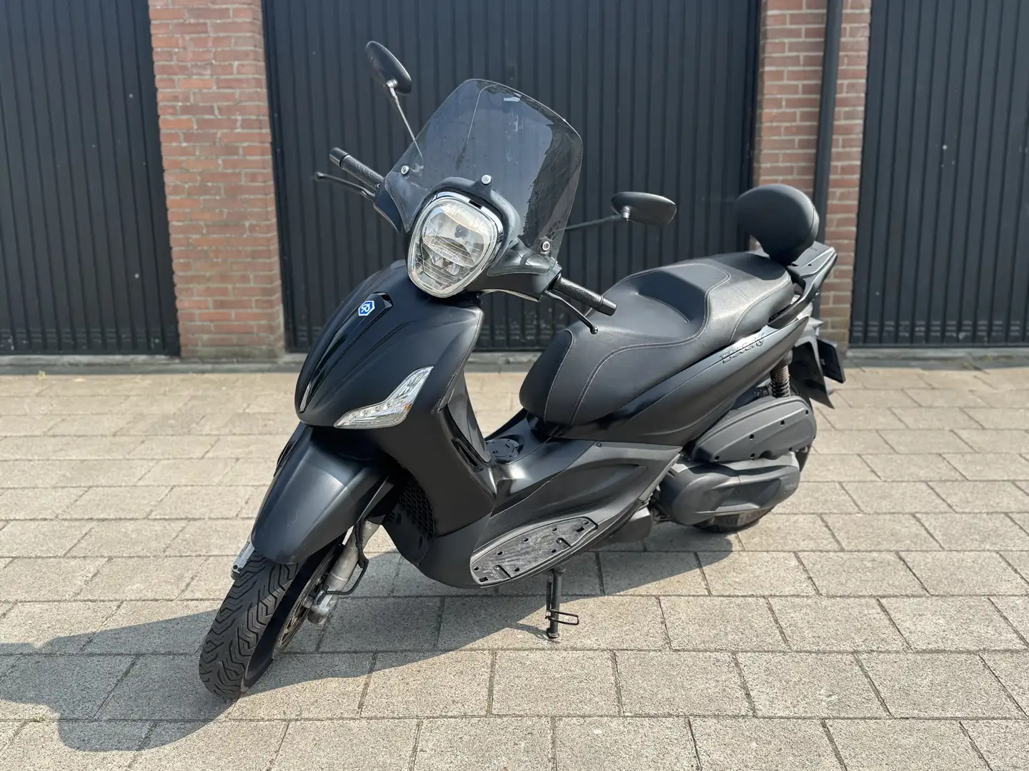 Piaggio Beverly 350 Sport Touring Negru - 2