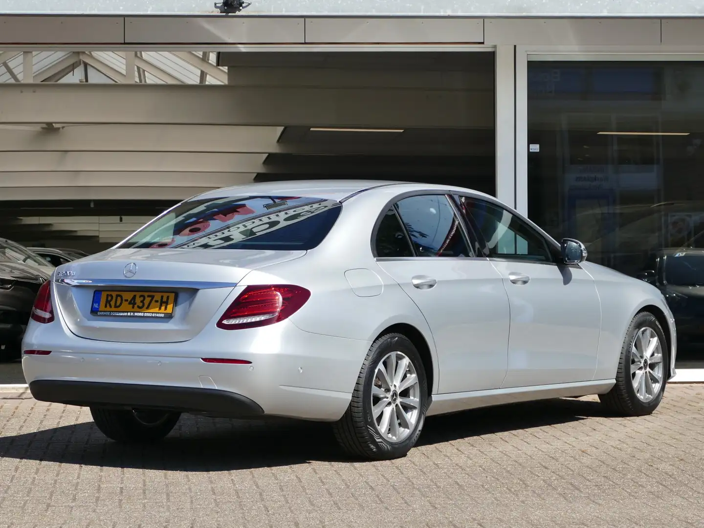 Mercedes-Benz E 200 D | stoelverwarming | navigatie | achteruitrijcame Grijs - 2