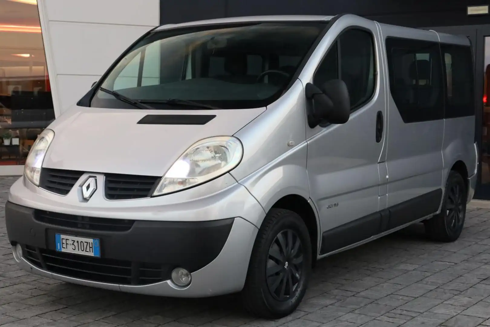 Renault Trafic 2.0 dCi/115 Passenger 8 Posti Grijs - 2