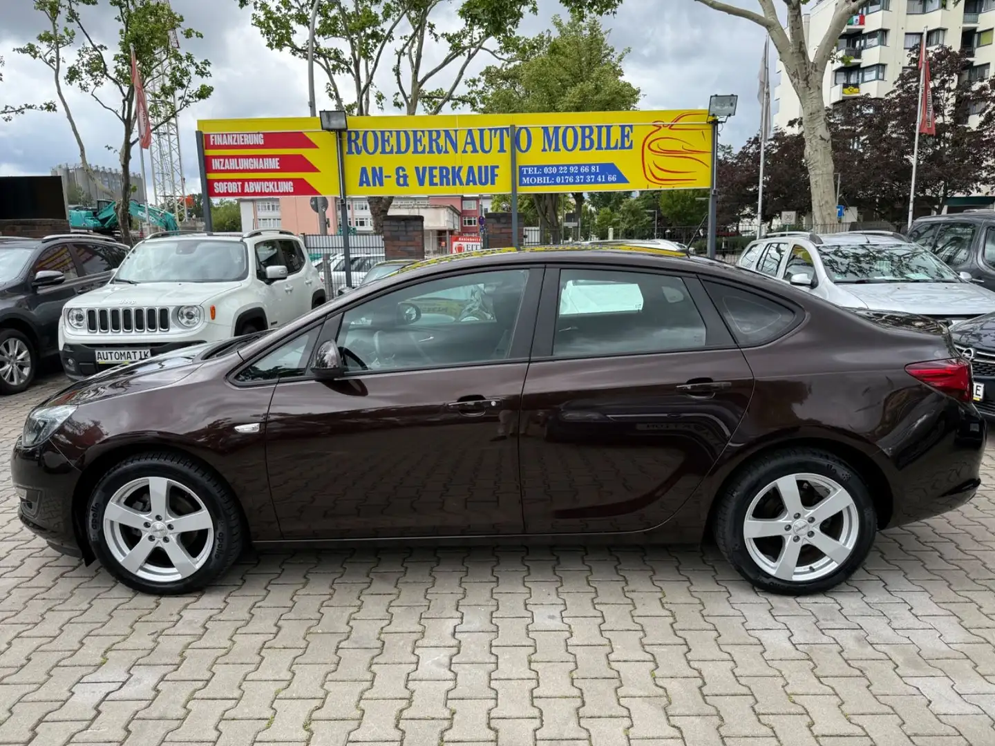 Opel Astra J Lim. 4-trg. Edition*TURBO*WENIG KM Bruin - 2