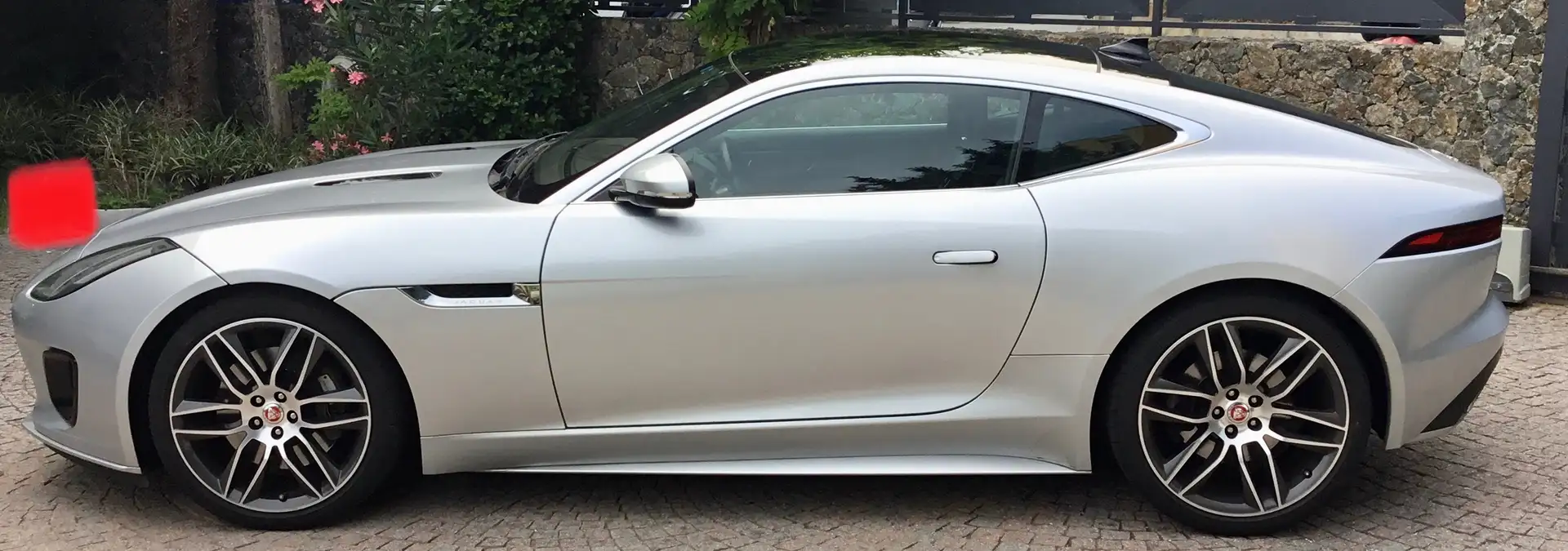 Jaguar F-Type Coupe 2.0 R-Dynamic 300cv Серебристый - 1