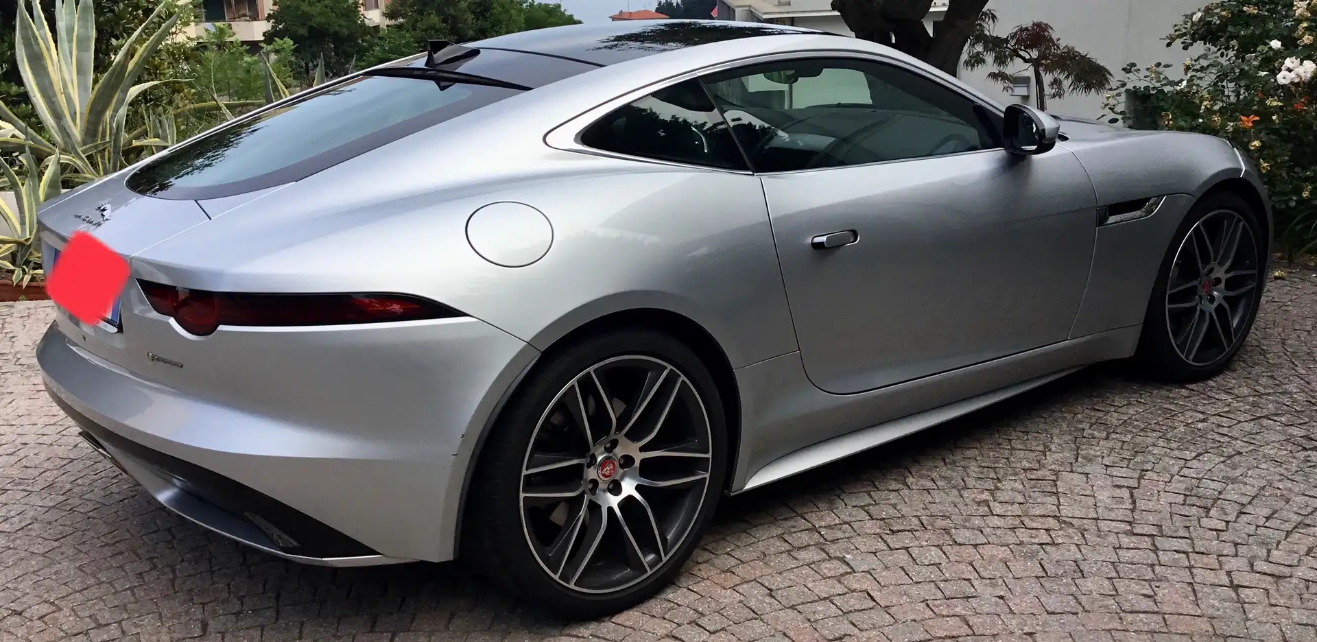 Jaguar F-Type Coupe 2.0 R-Dynamic 300cv Серебристый - 2