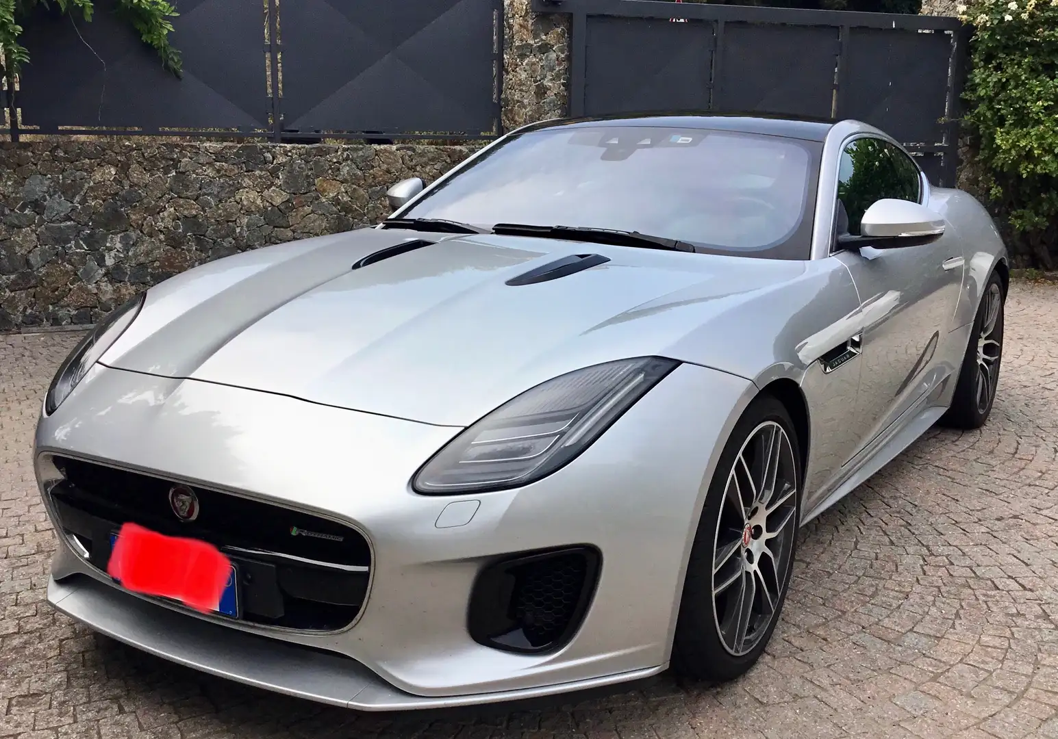 Jaguar F-Type Coupe 2.0 R-Dynamic 300cv Silber - 1