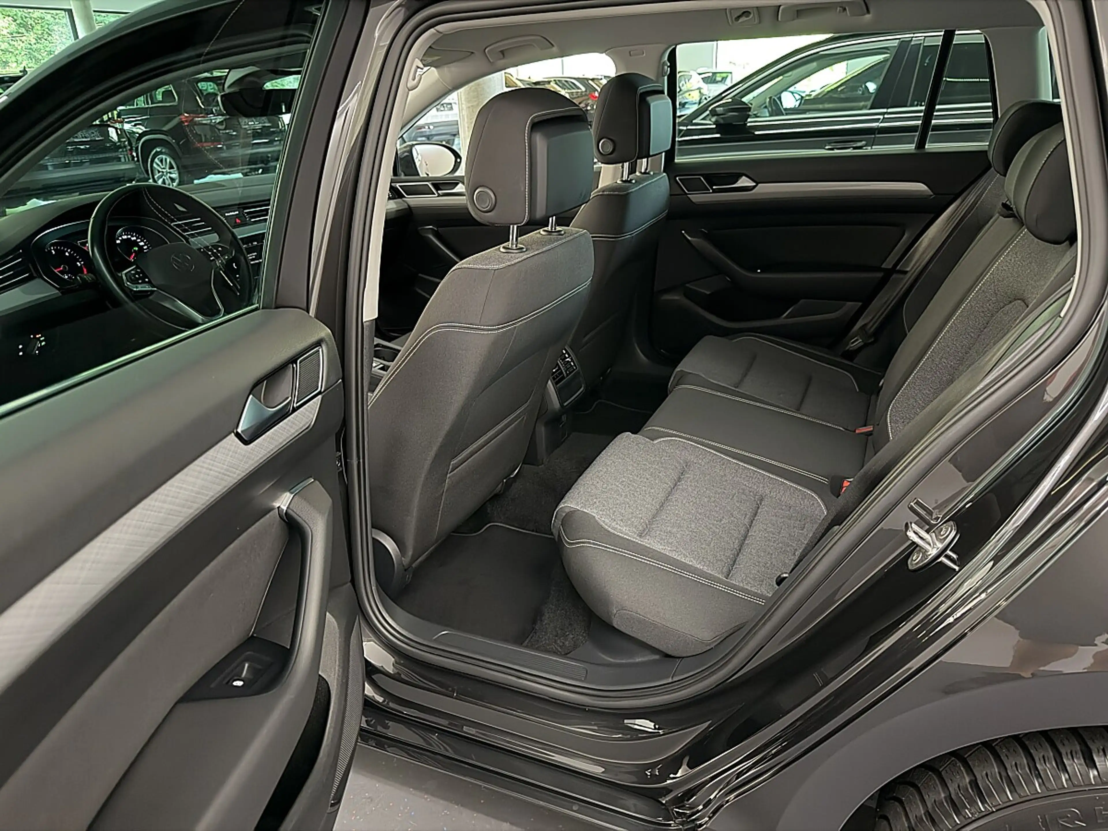 Volkswagen Passat Variant 2.0TDI DSG *LED*NAVI*ACC*AHK*PDC vo/hi*Getönte ... — photo 13