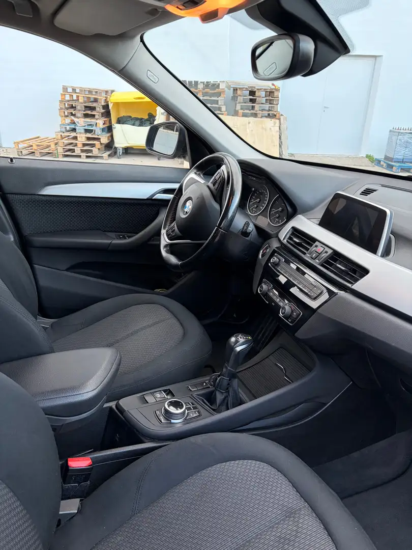 BMW X1 X1 sDrive 18dA Business Business Negro - 2