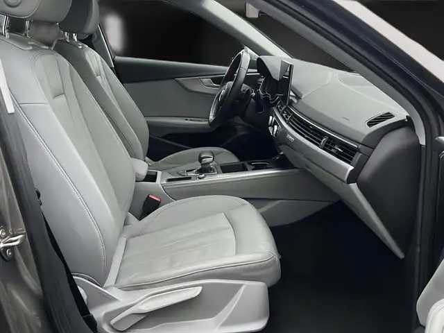 Audi A4 view 14