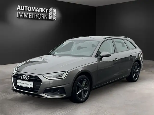 Audi A4 view 4