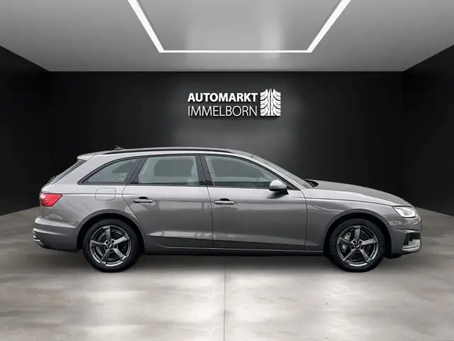 Audi A4 view 12