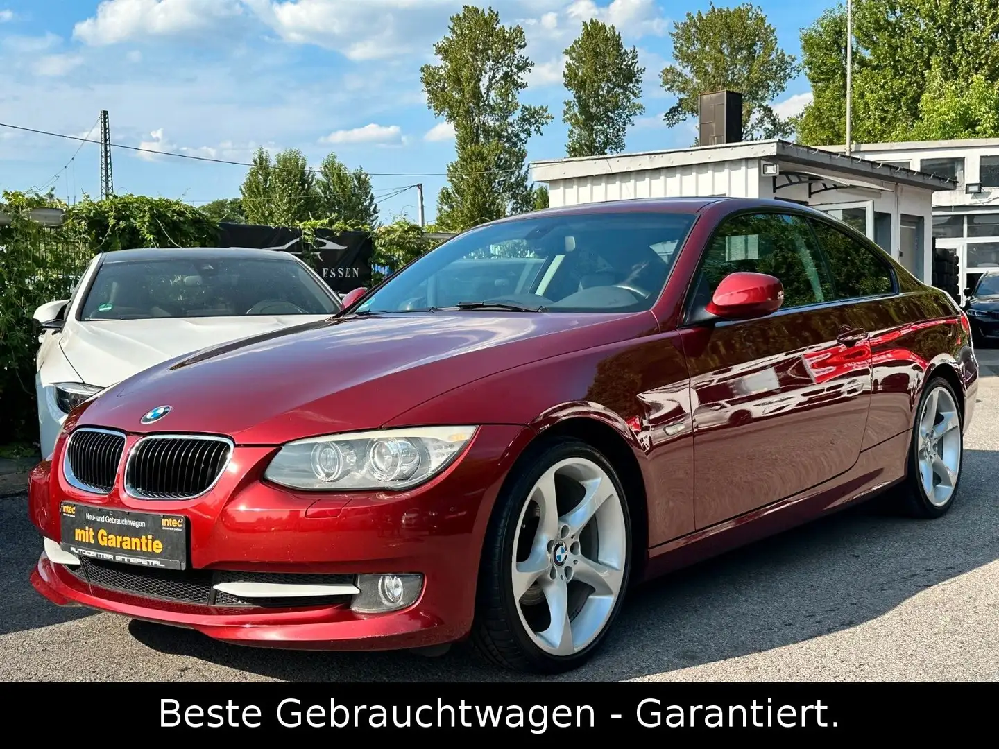 BMW 320 i Coupé Sport Edition * XENON * 19ZOLL *2HD Červená - 2