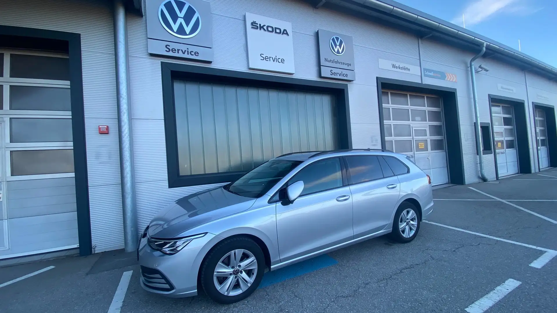 Volkswagen Golf Variant Life 115TDI Navi,LED,PDCx2,Standheizung,ACC,Tempom Silber - 2