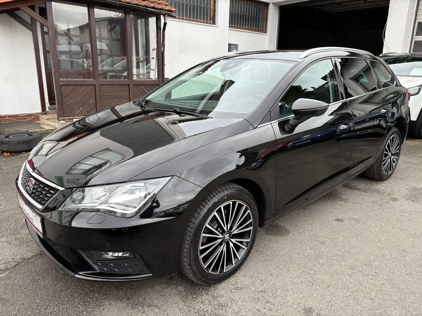 SEAT Leon 2.0 TDI DSG ST Xcellence - KAM NAVI LEDER Noir - 1