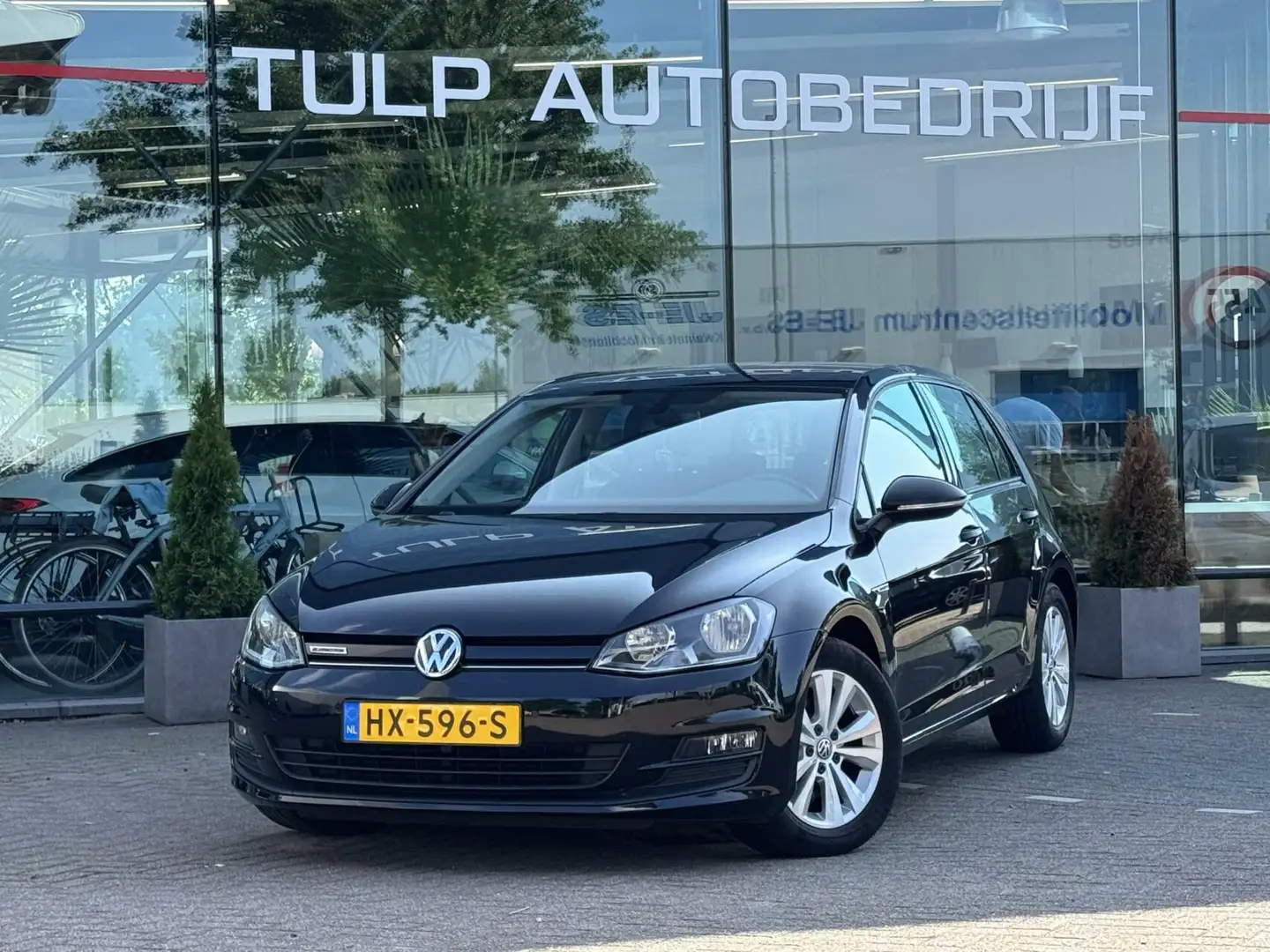 Volkswagen Golf 1.0 TSI Comfortline 5drs 2016 1e eigenaar Zwart - 2