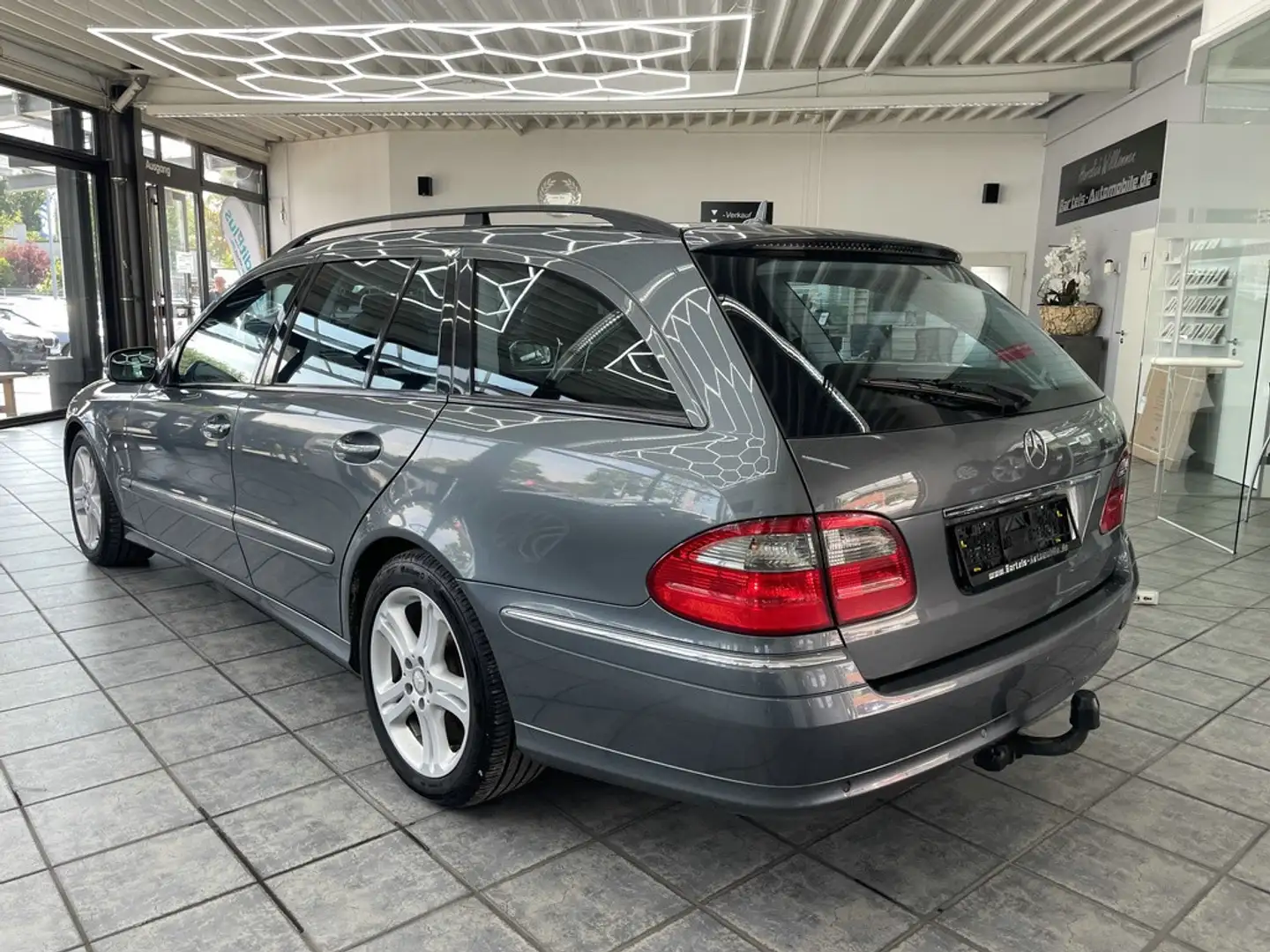 Mercedes-Benz E 220 T CDI Avantgarde, 2.Hand, Leder, Bi-Xenon Grigio - 2