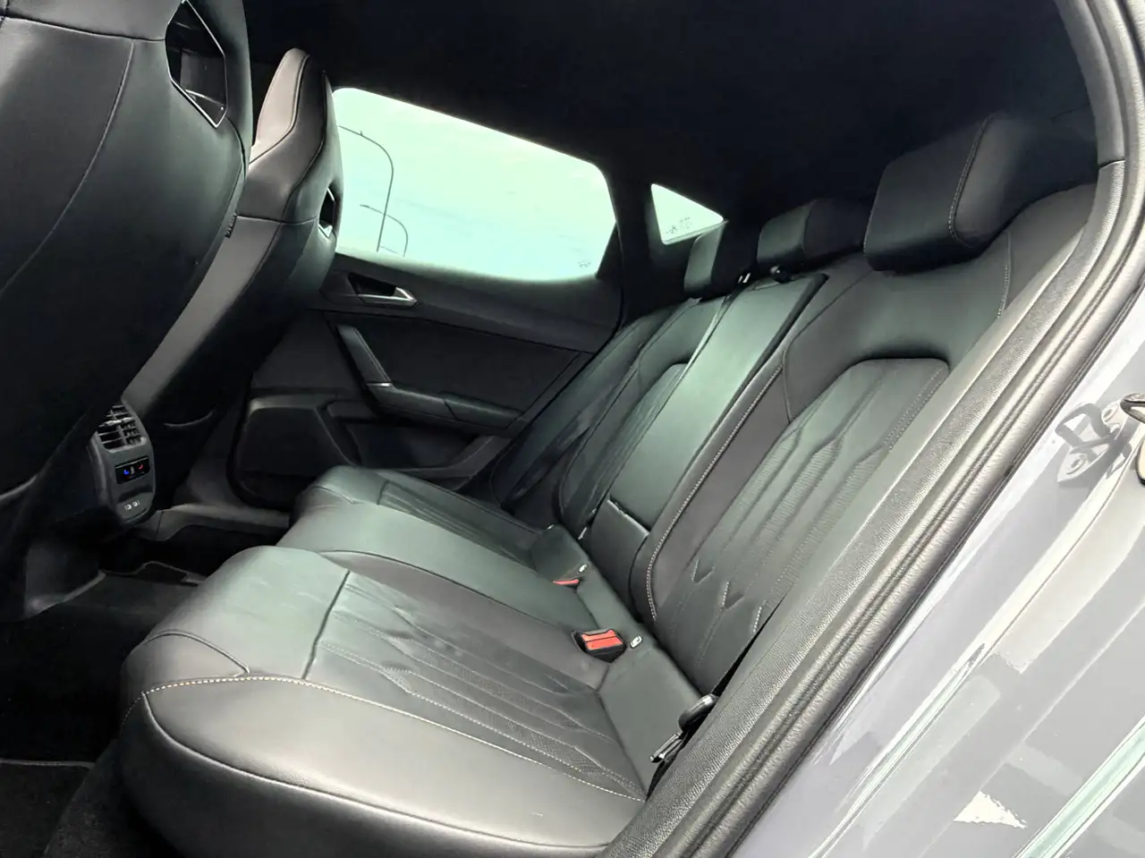 Cupra Leon 2.0 TDi DSG CUIR/NAVI/CARPLAY/PANO/FULL LED/ACC/KEYLESS/, миниатюра 18