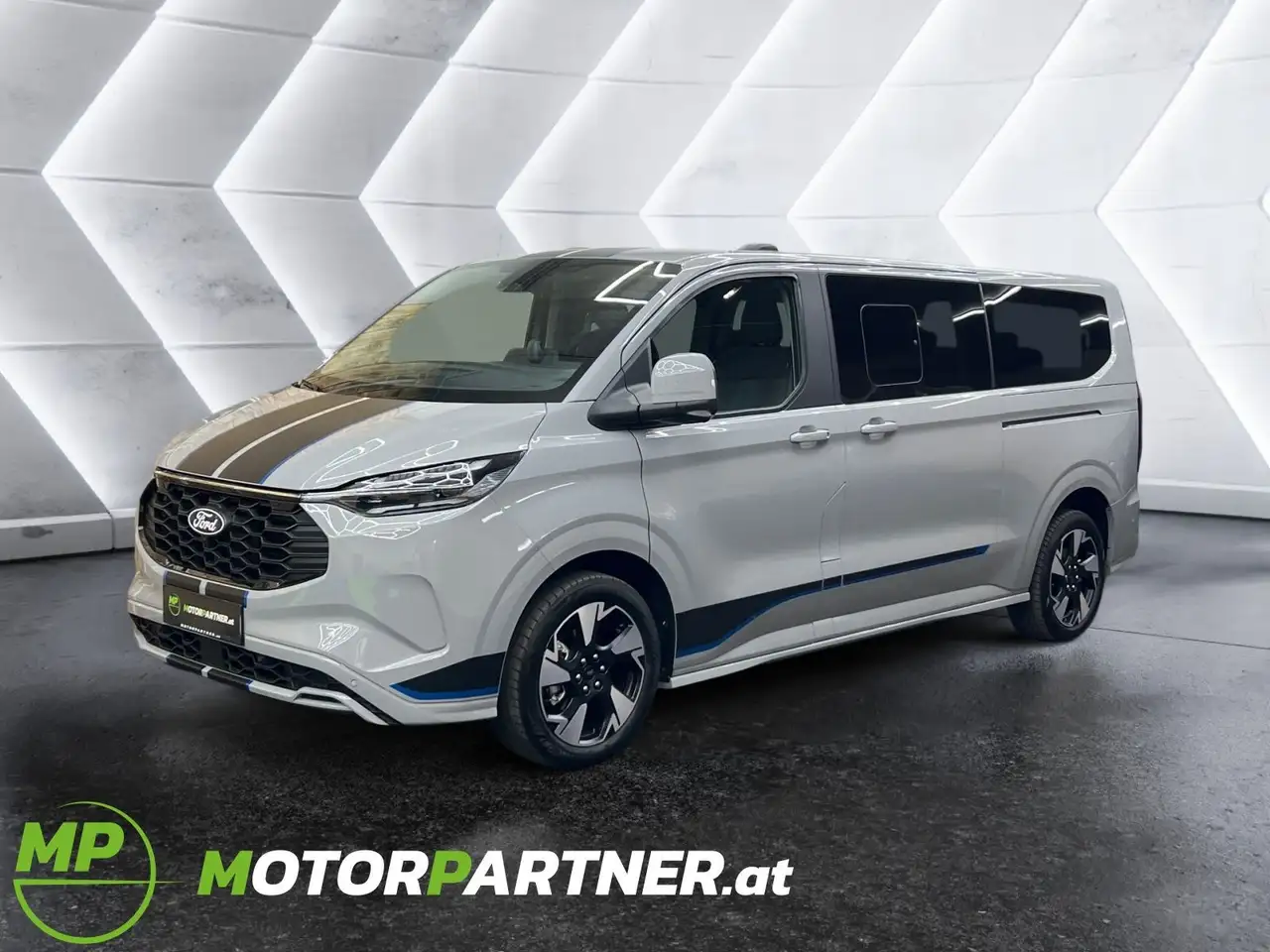Ford Tourneo Custom L2 Sport | PHEV | Bus 8-Sitze | Sofort verfügbar